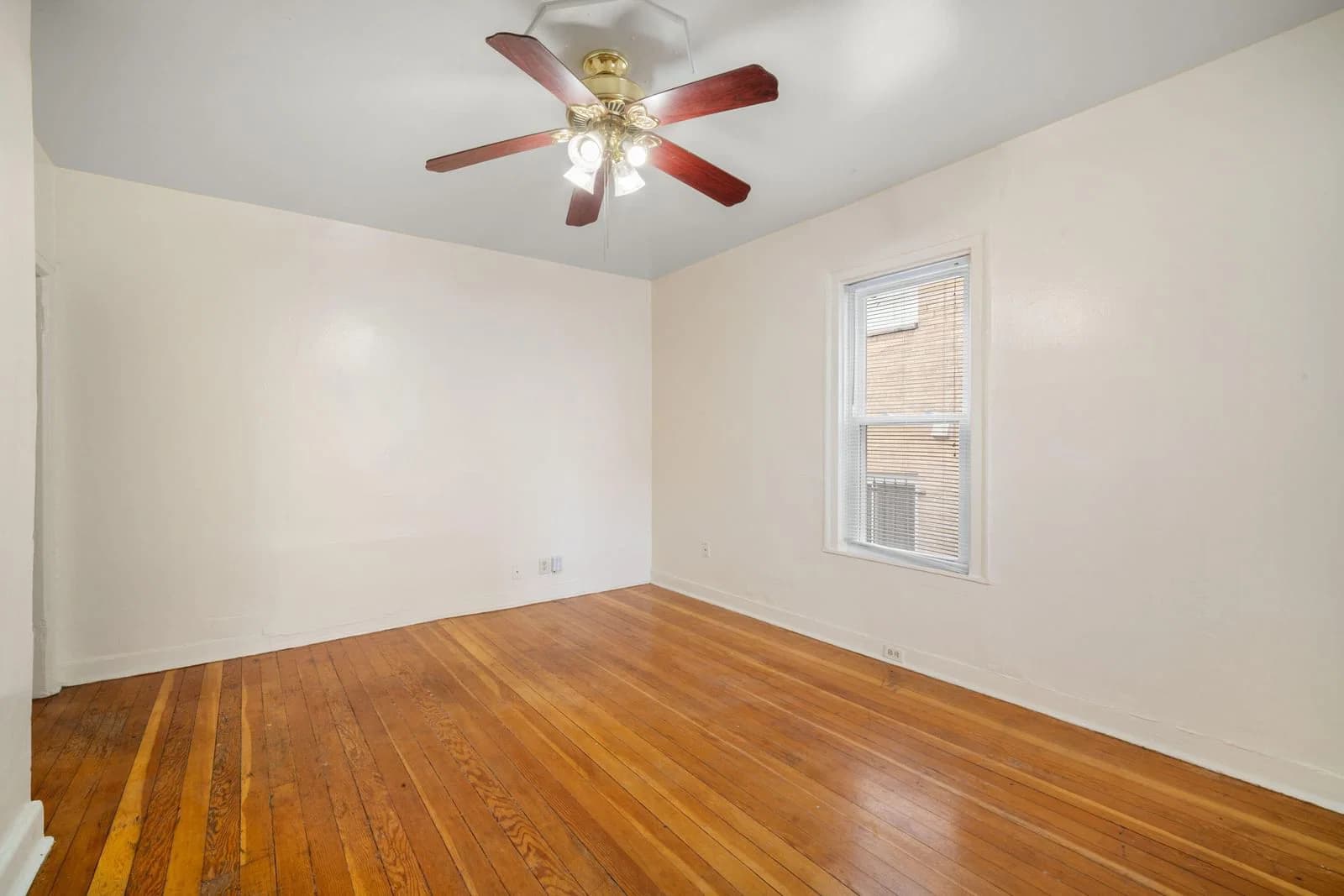 Photo 5 of 1616 Warren Ave