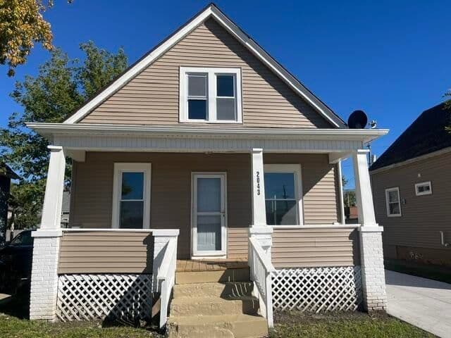 2043 Clark St