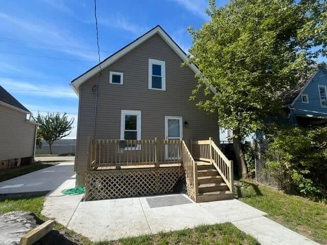 Photo 4 of 2043 Clark St