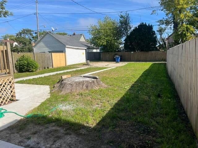 Photo 5 of 2043 Clark St