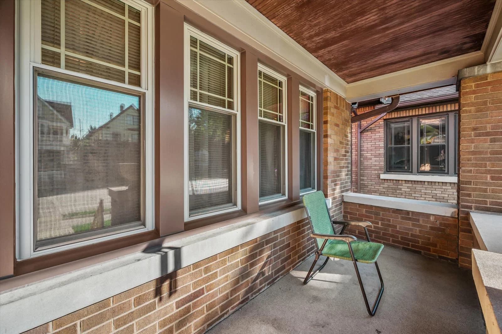 2546 Howell Ave