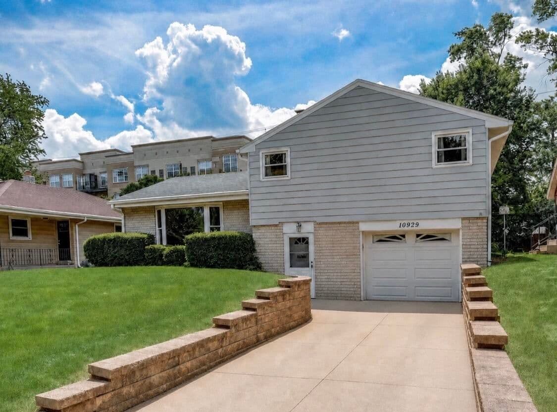 10929 Harvard Ln