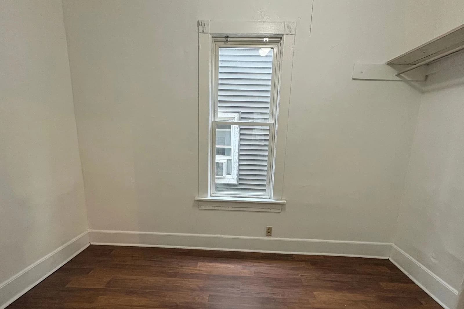 Photo 5 of 2326 Burnham St
