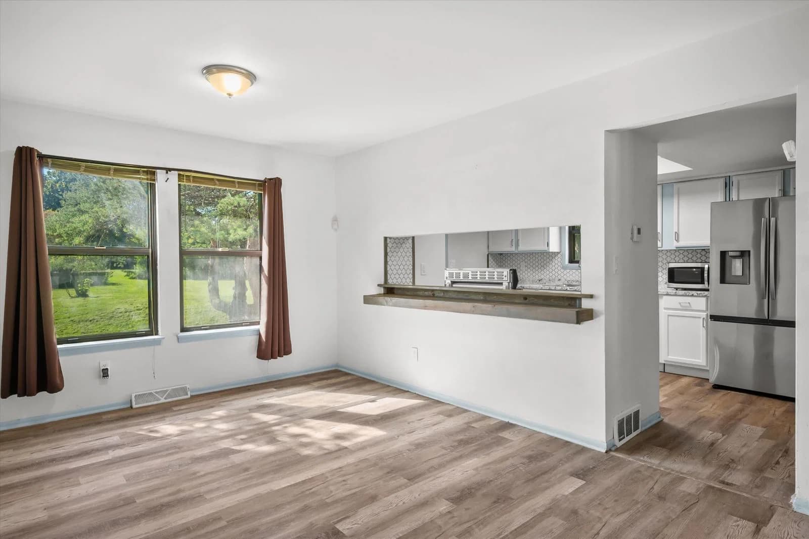 Photo 4 of 4229 Meinecke Ave