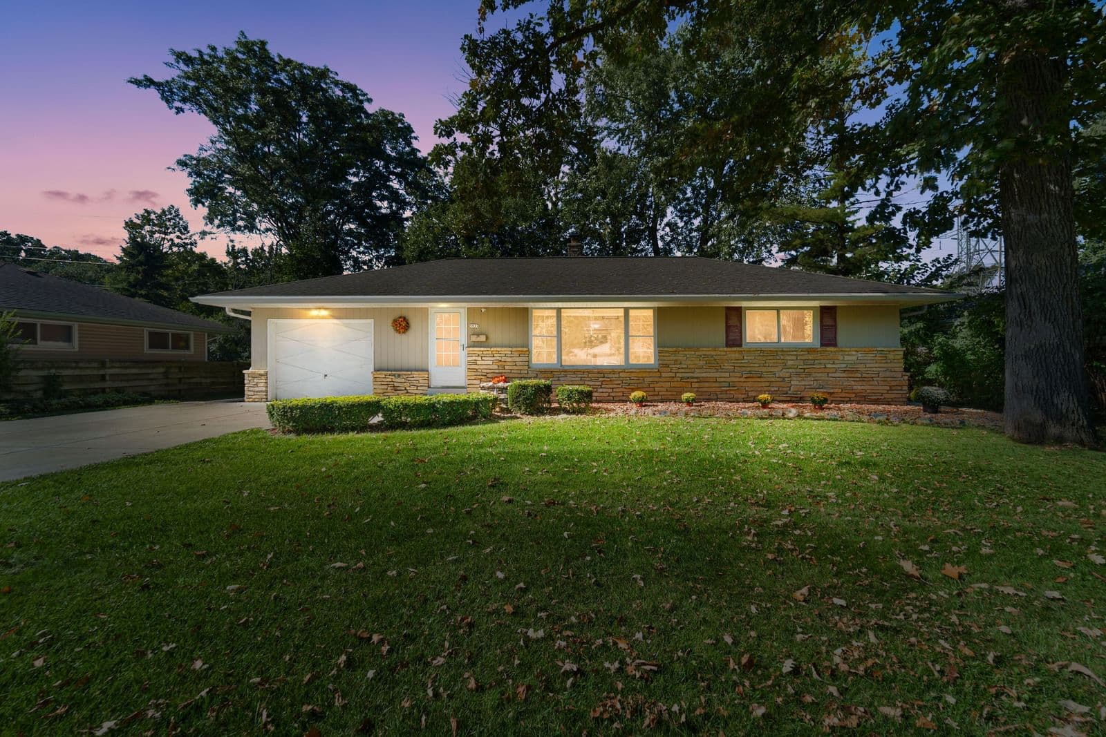 5937 Sidney Pl