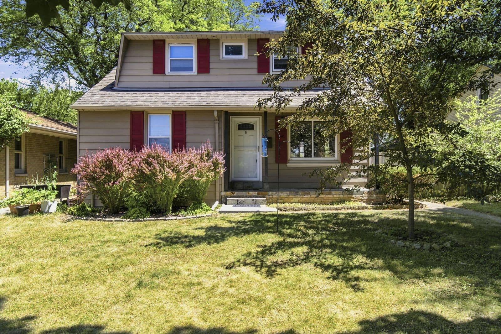 4858 Iroquois Ave