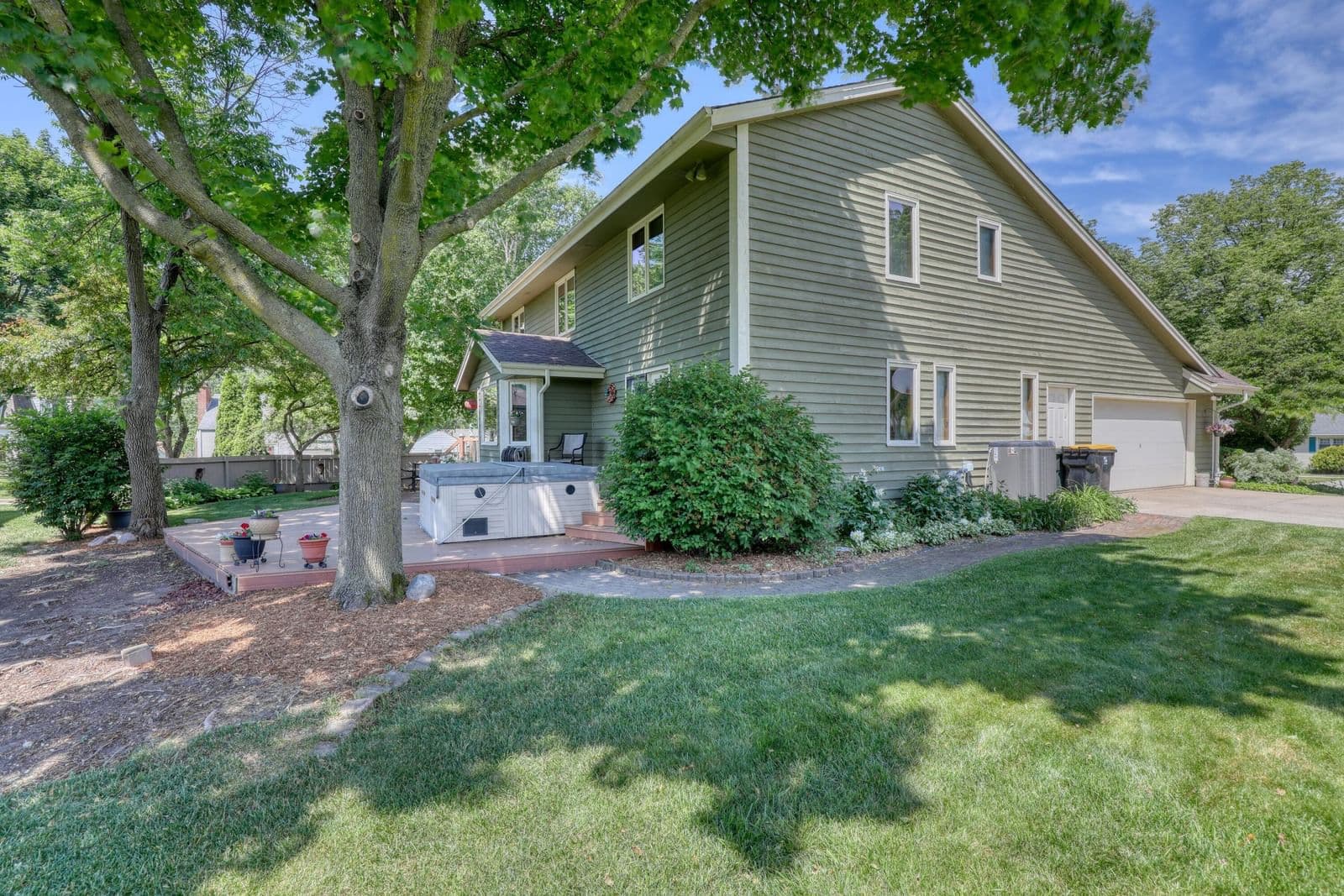 Photo 5 of 10929 Hope Ave