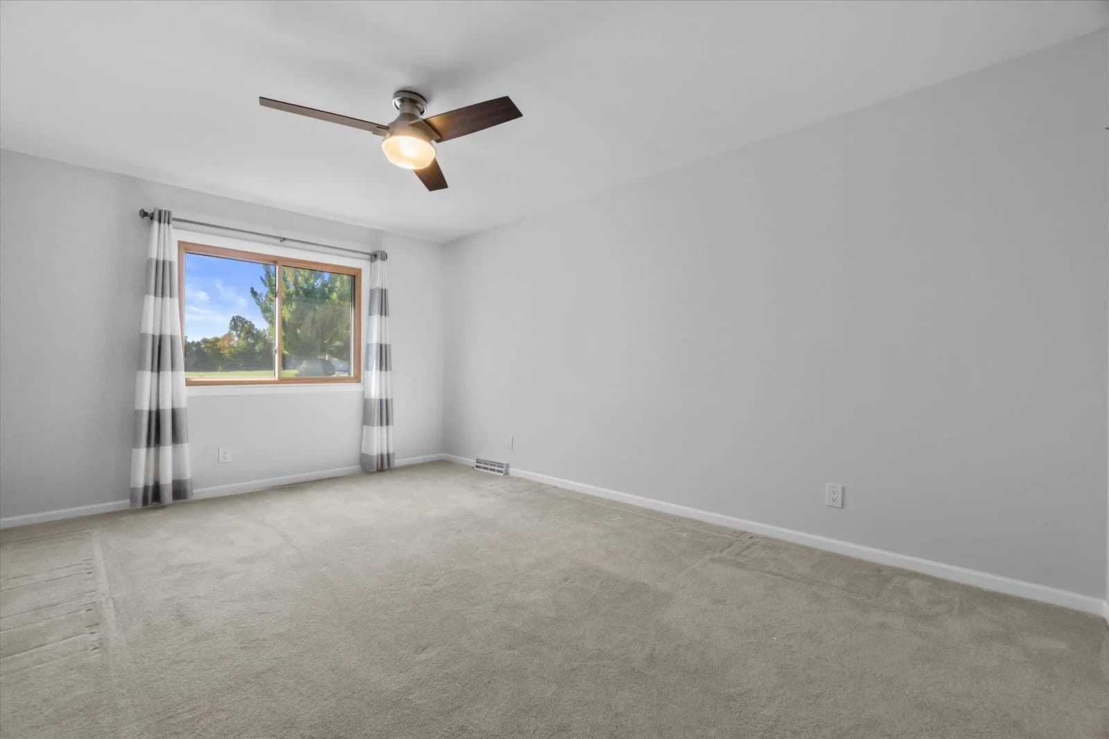 Photo 5 of 7335 Delaine Dr