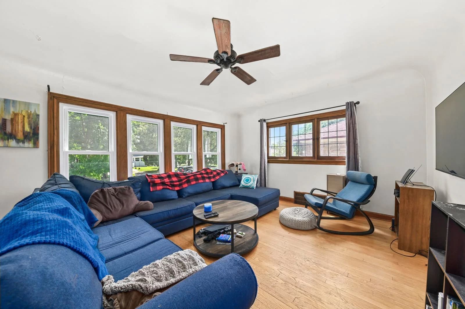 Photo 5 of 145 70th St