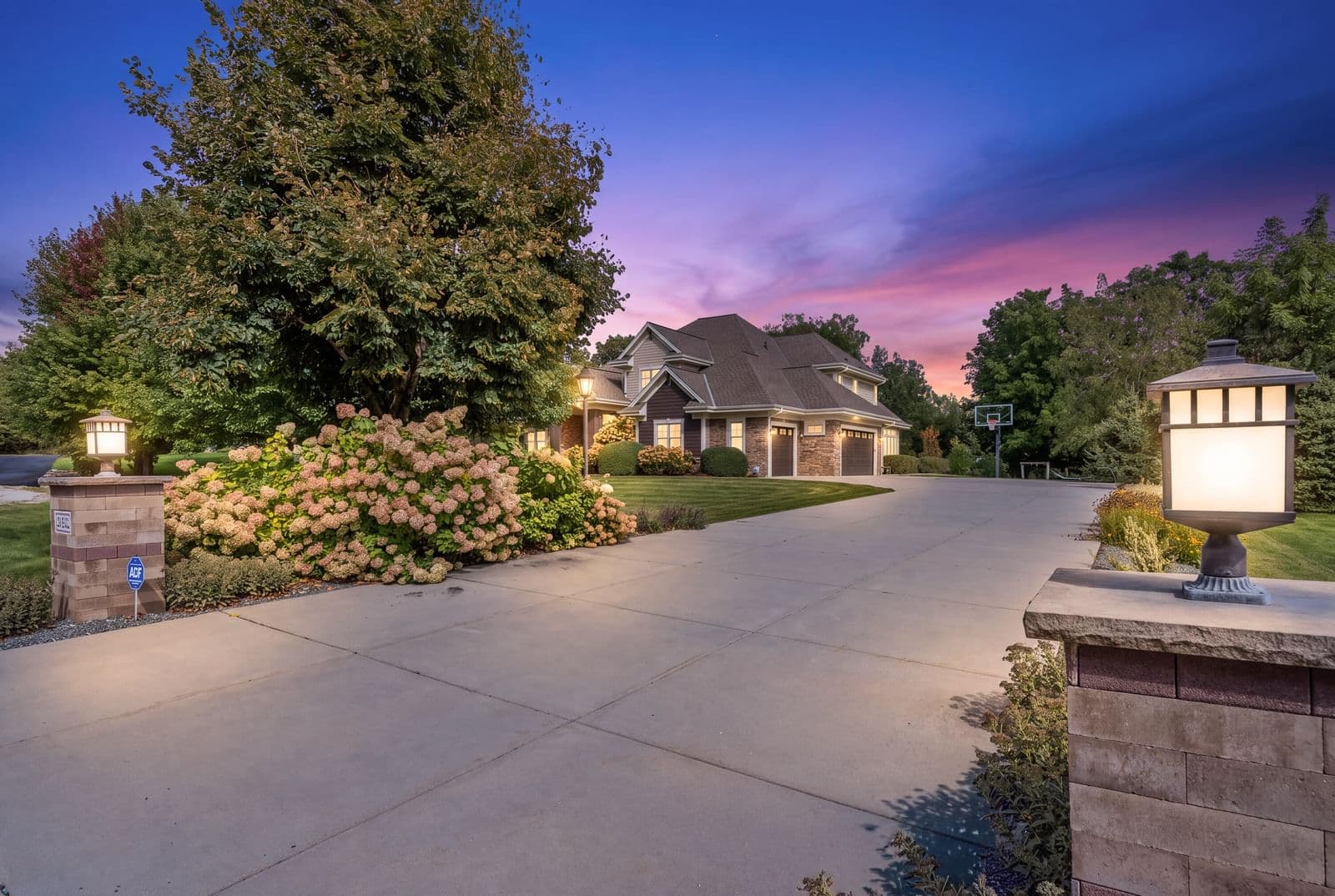 11542 Creekside Ct