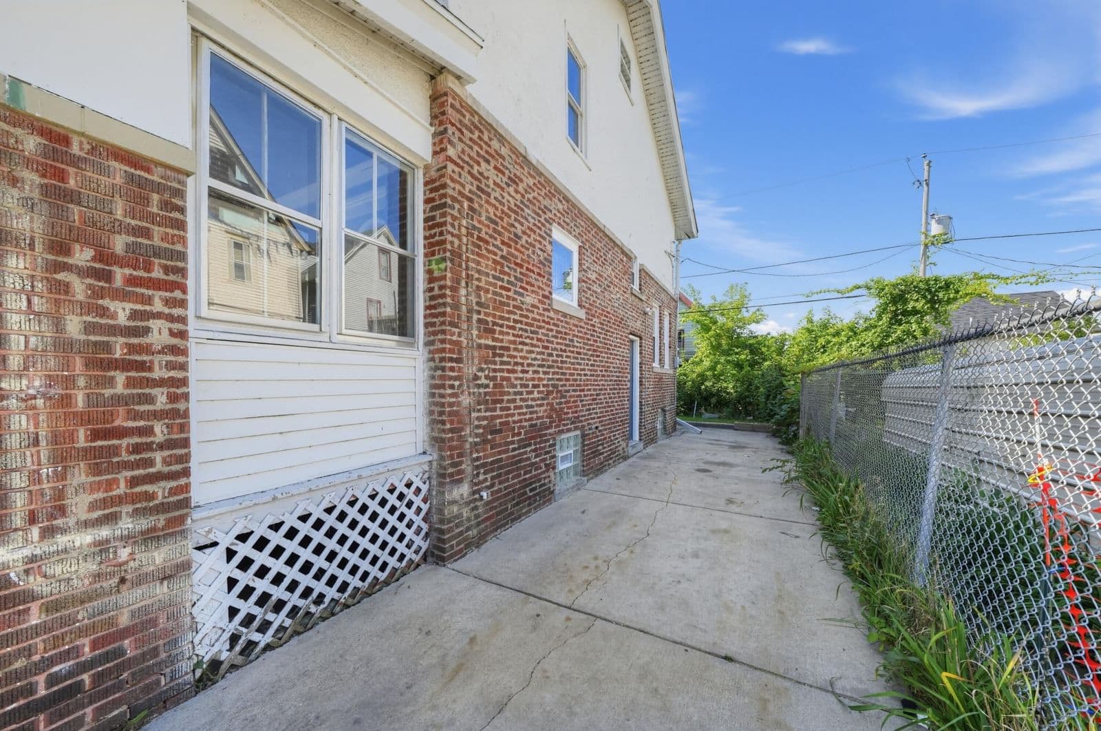 Photo 4 of 2563 Hubbard St