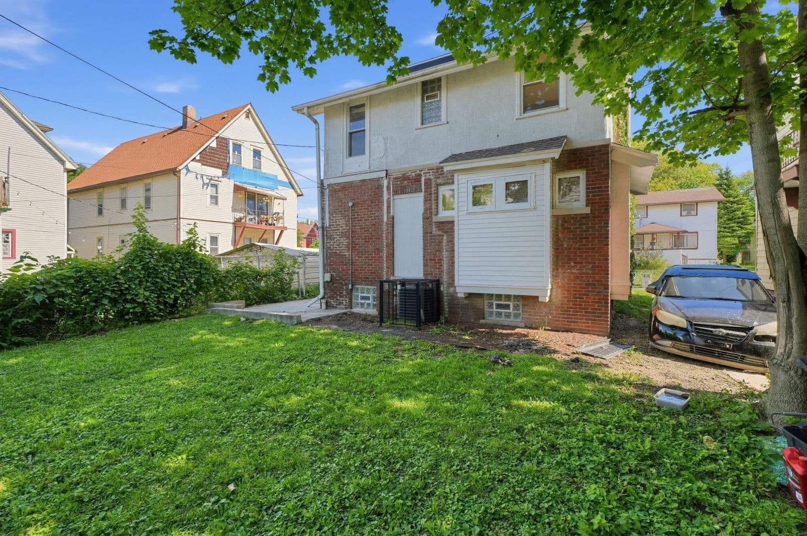 Photo 5 of 2563 Hubbard St