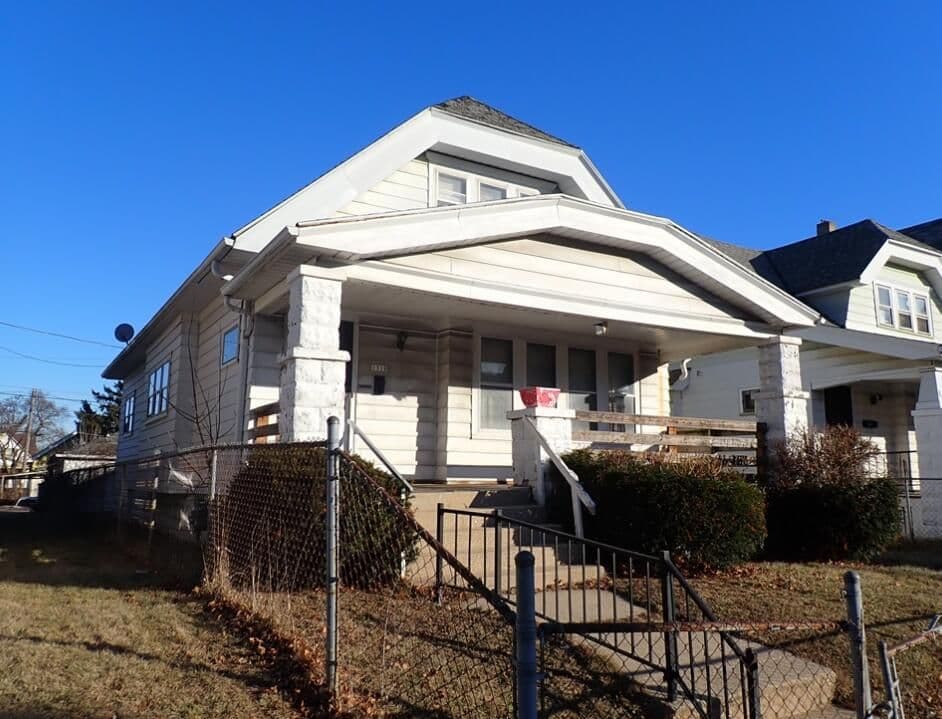 1318 Ring St