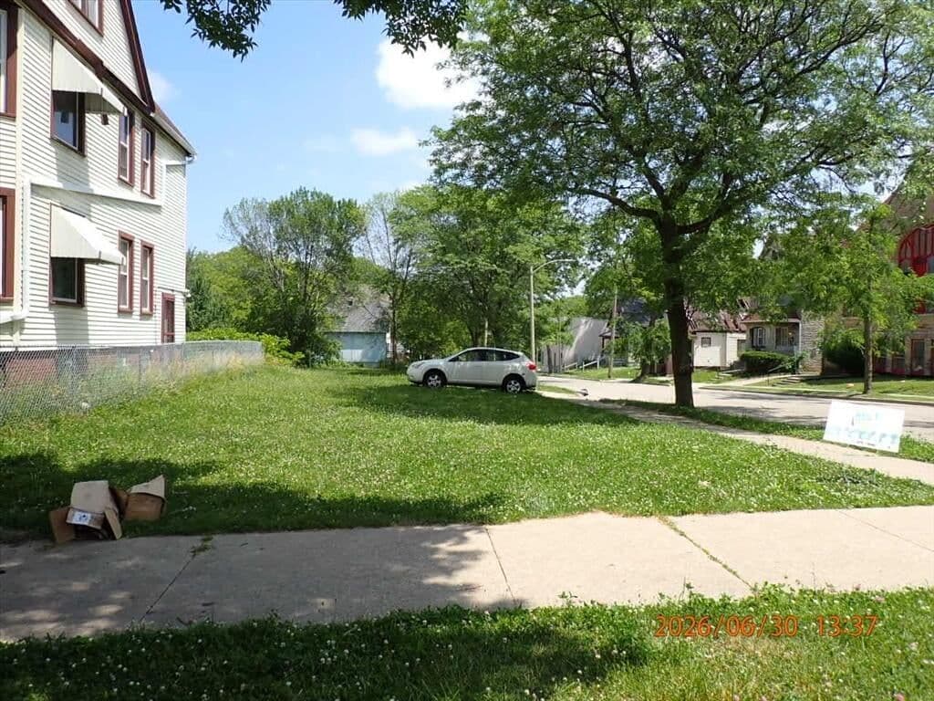 3000 1st St