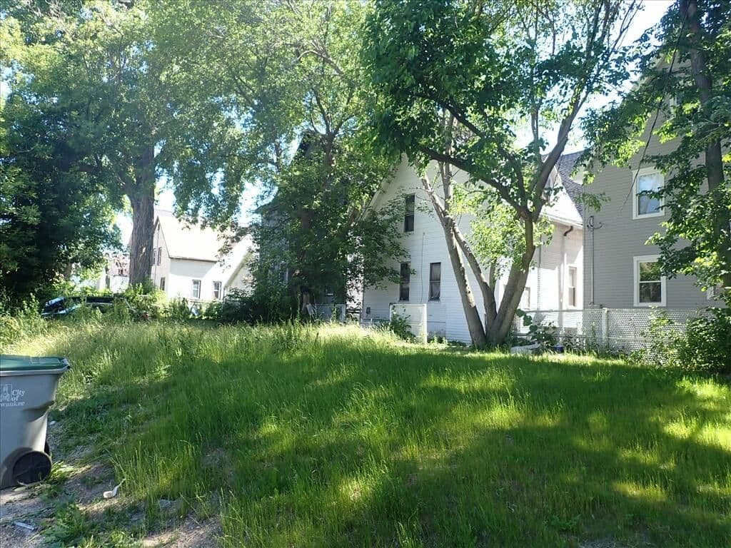 3212 Vine St