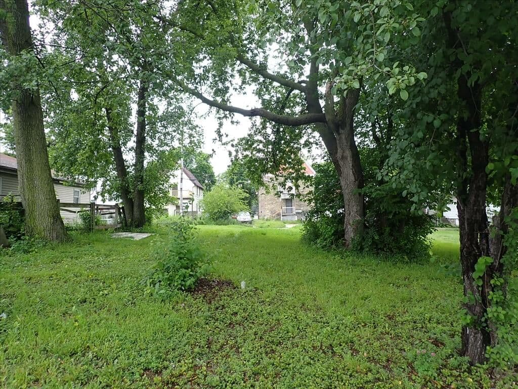 2327 8th St