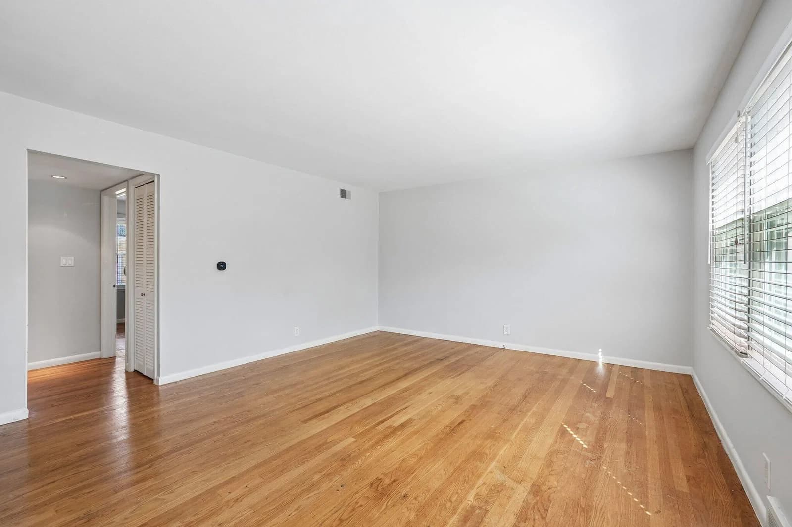 Photo 4 of 1335 Randolph Ct