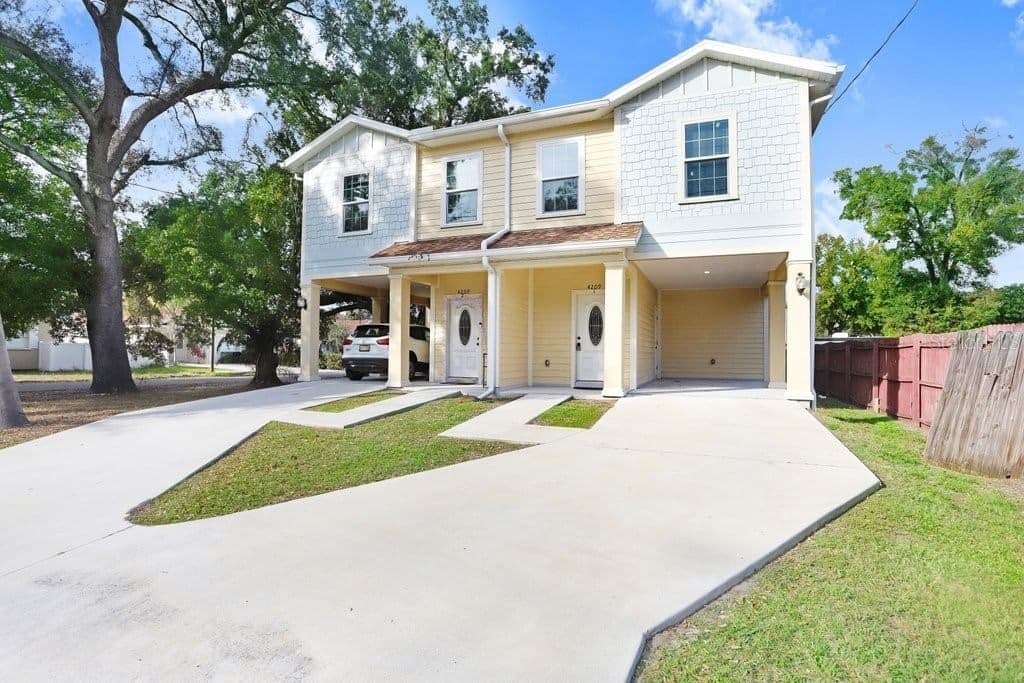 4209 WOODLAWN