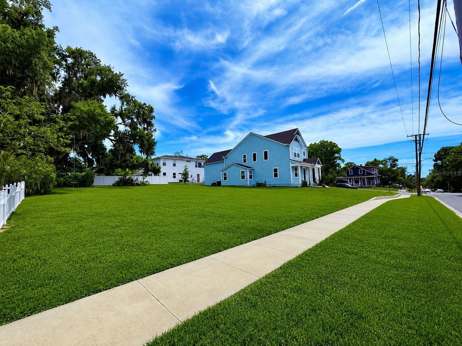 LAKE AVE