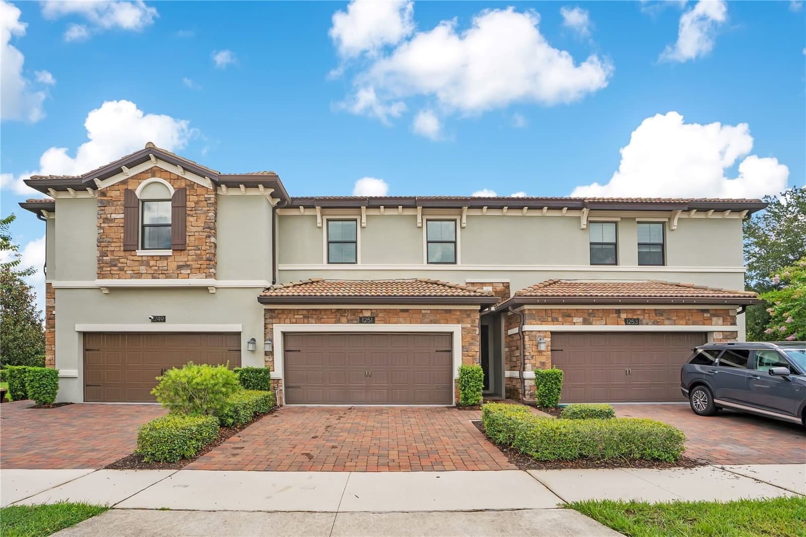 1251 ROYAL ST GEORGE