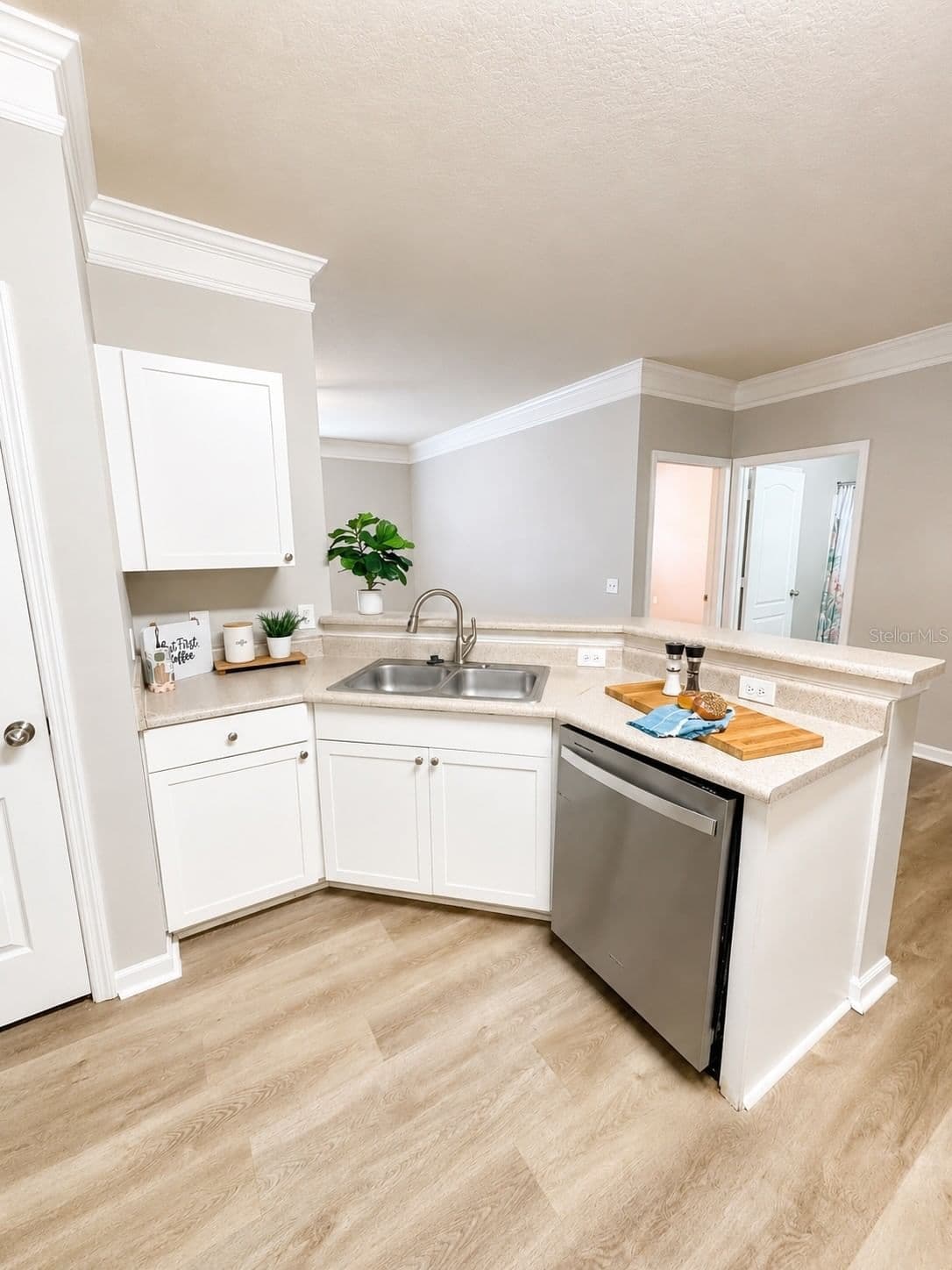 Photo 4 of 8813 VILLA VIEW