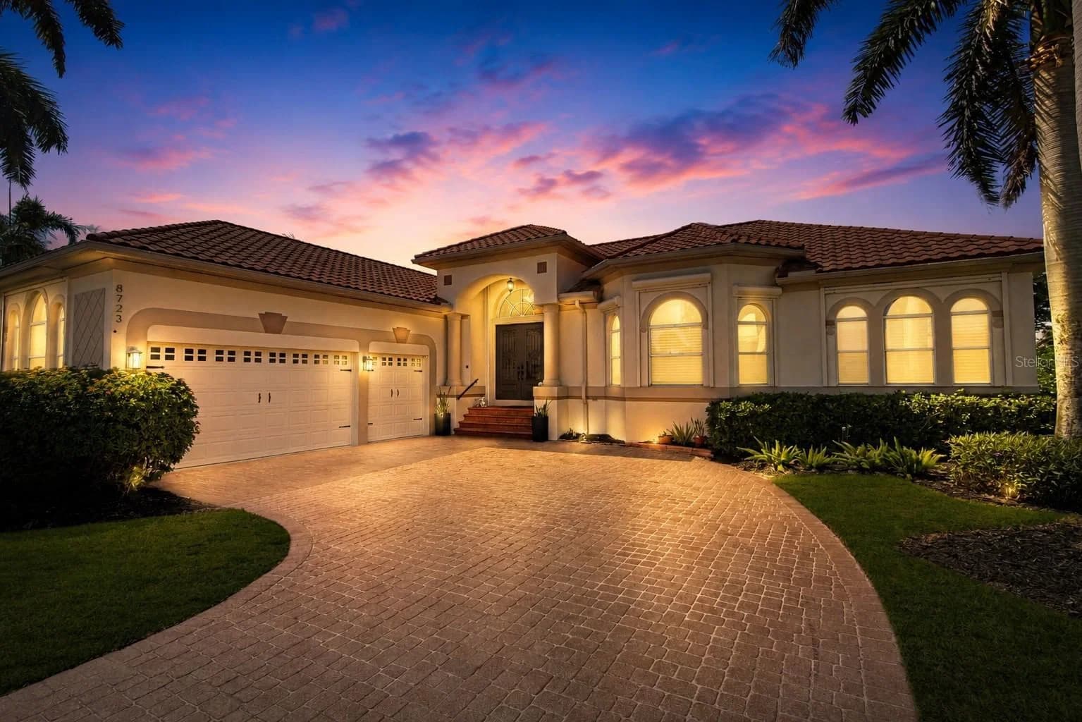 8723 LAKE Circle