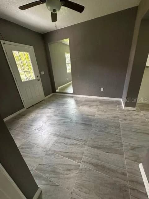 Photo 5 of 923 NW LAKE CANNON Drive