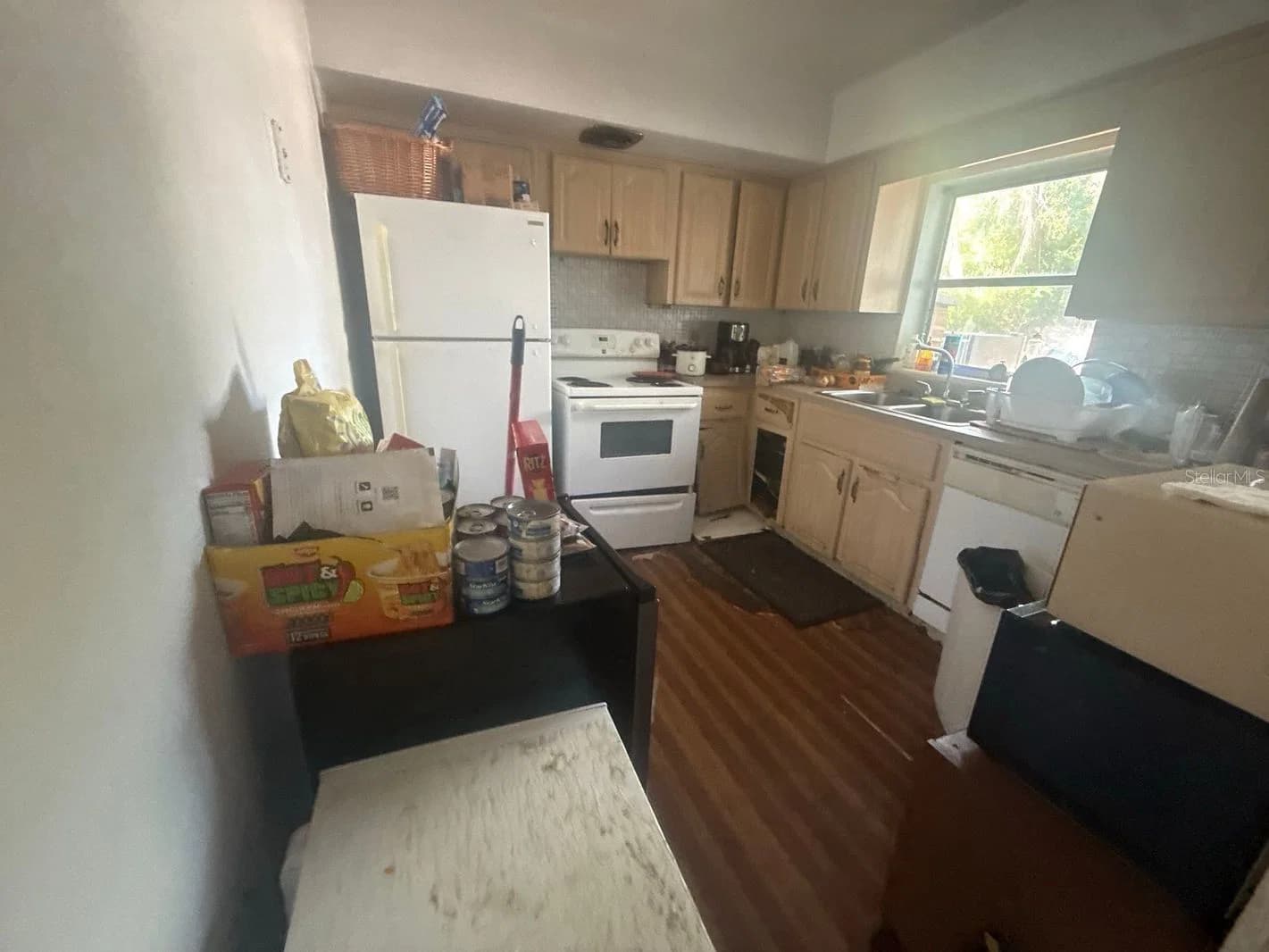 Photo 4 of 606 VENTURA Avenue