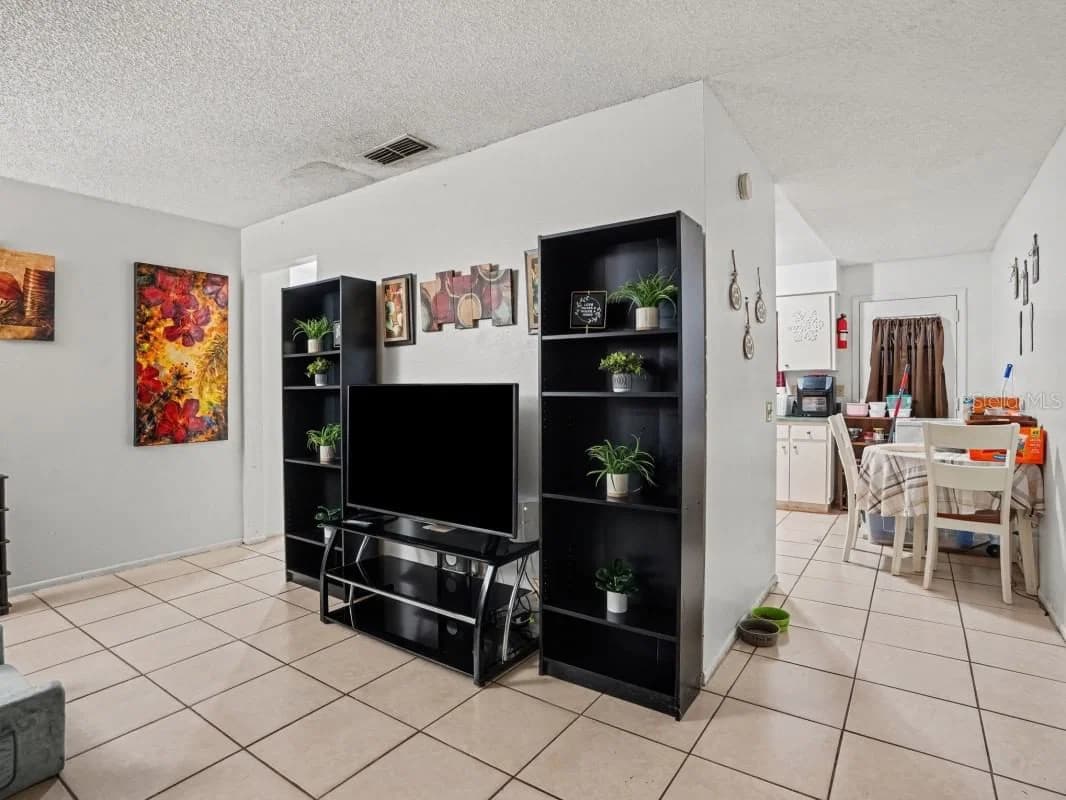 Photo 5 of 5661 STRUTHERS Court