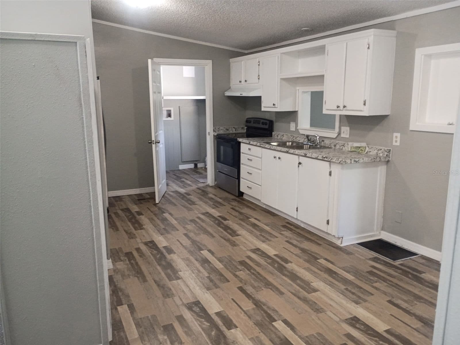 Photo 4 of 861 SADDLEWOOD