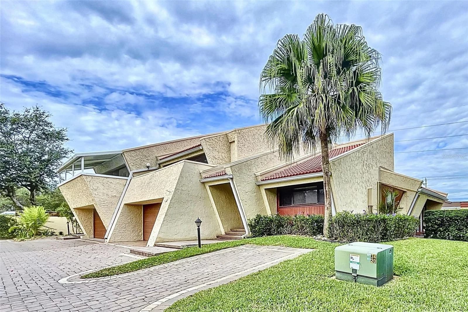 2 CASARENA Court
