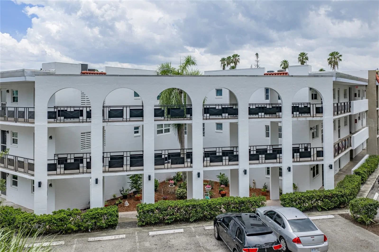 100 EL CAMINO Drive #301