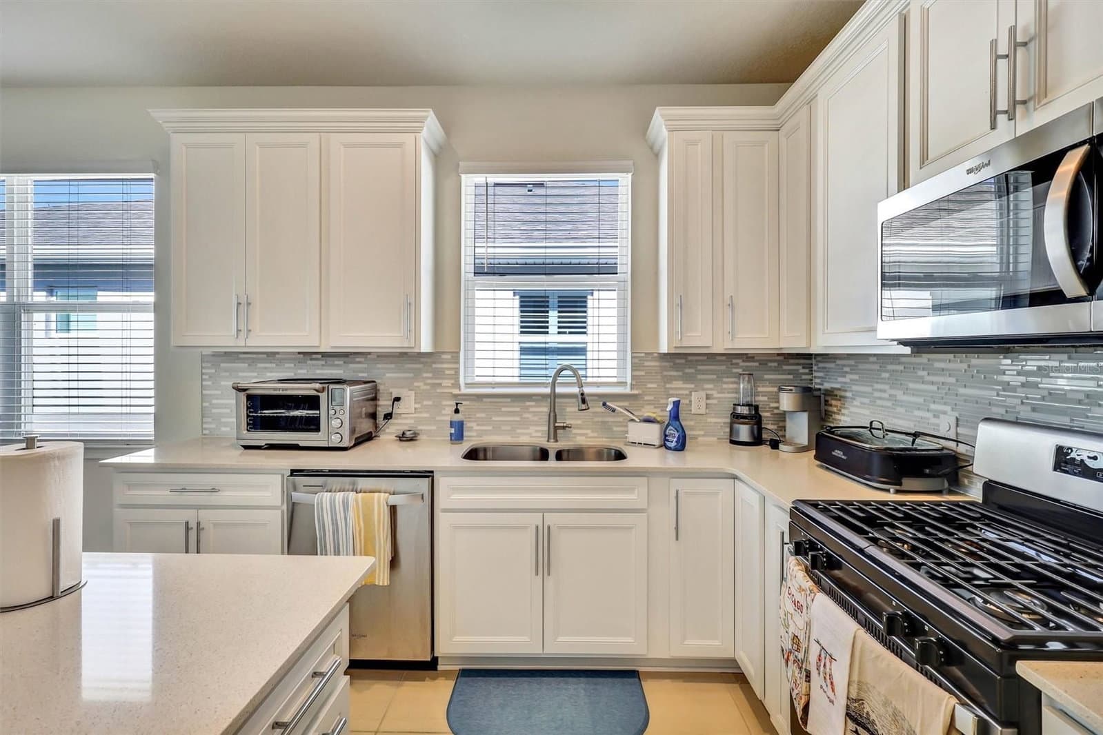 Photo 5 of 15806 GEM VIEW ST