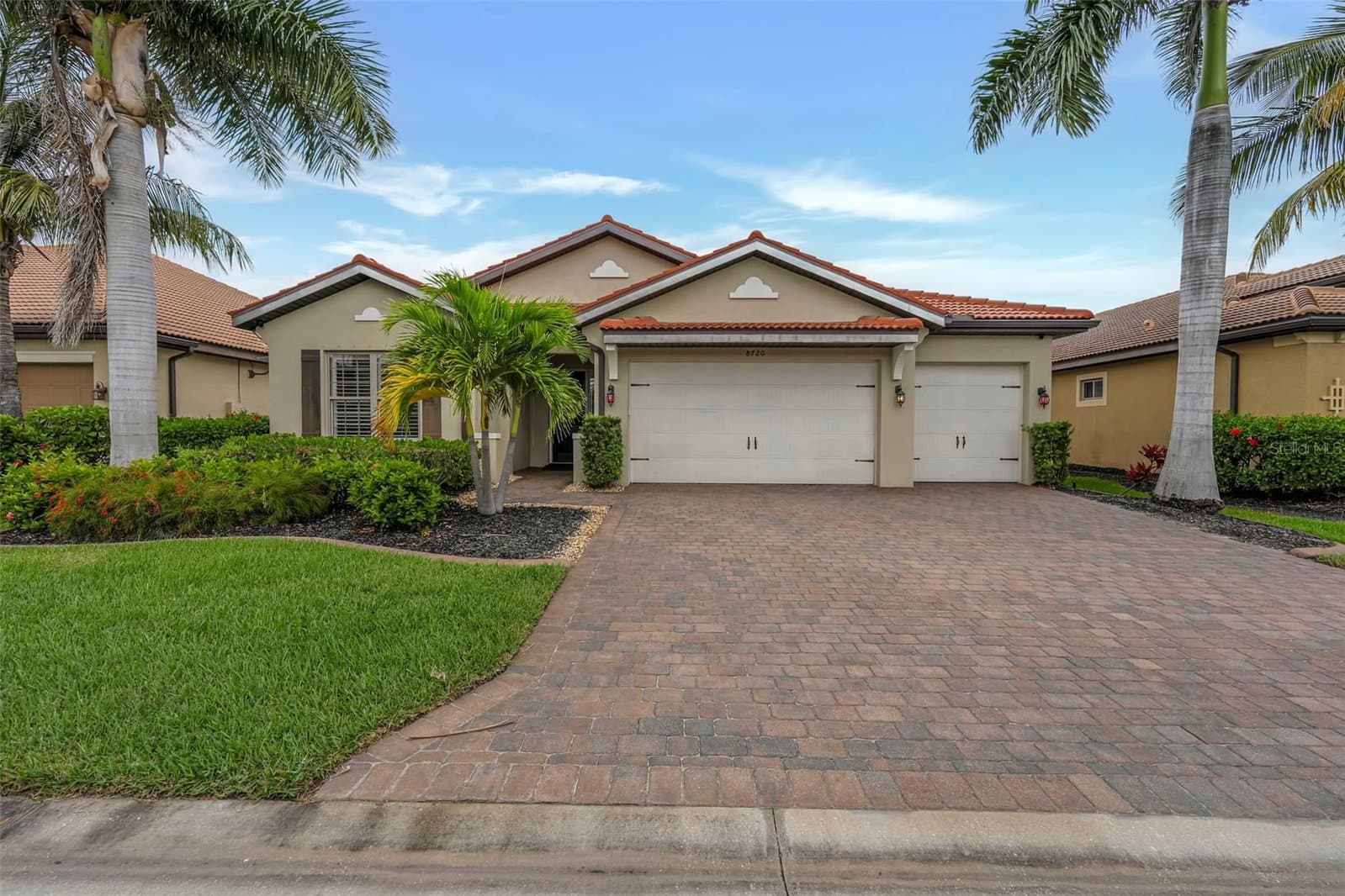 8720 WESTWOOD OAKS