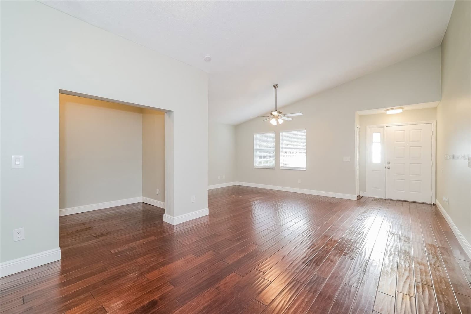 1535 LAWNDALE