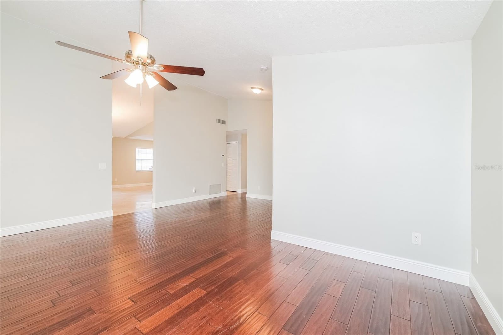 1535 LAWNDALE
