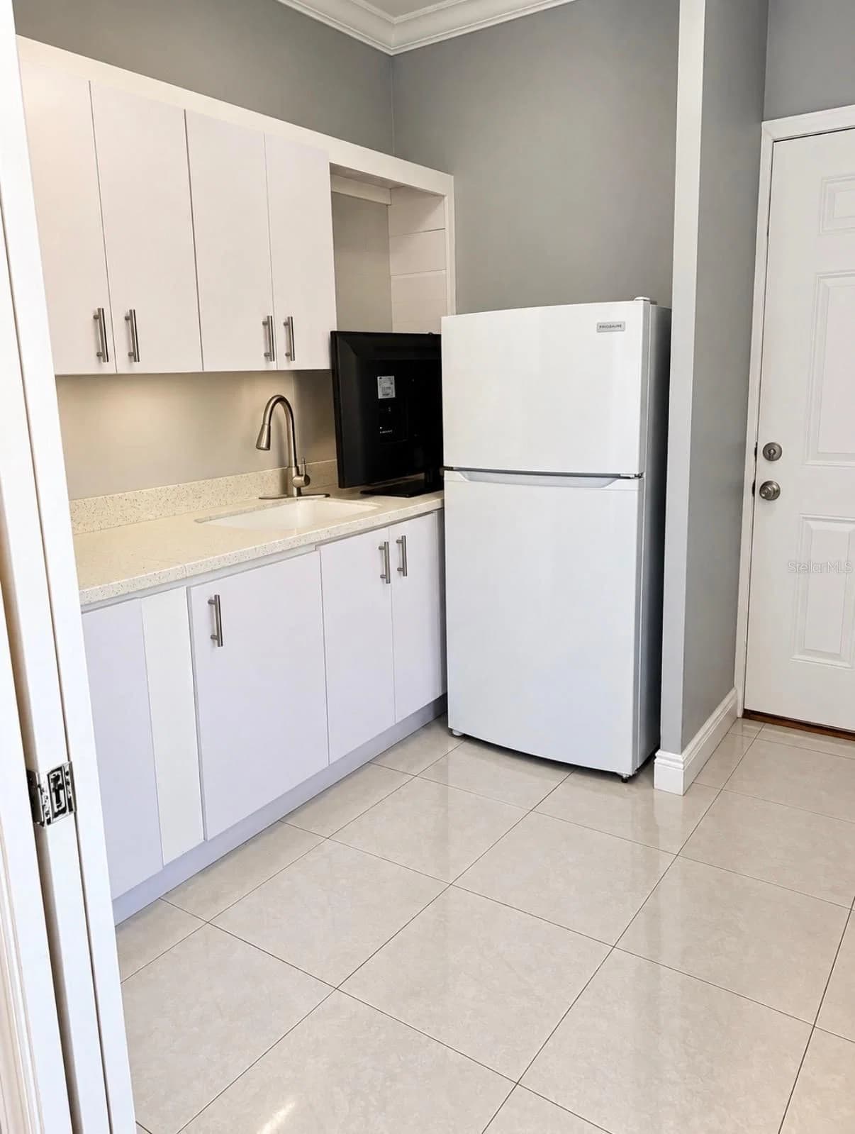 Photo 4 of 8230 BAYSHORE Drive