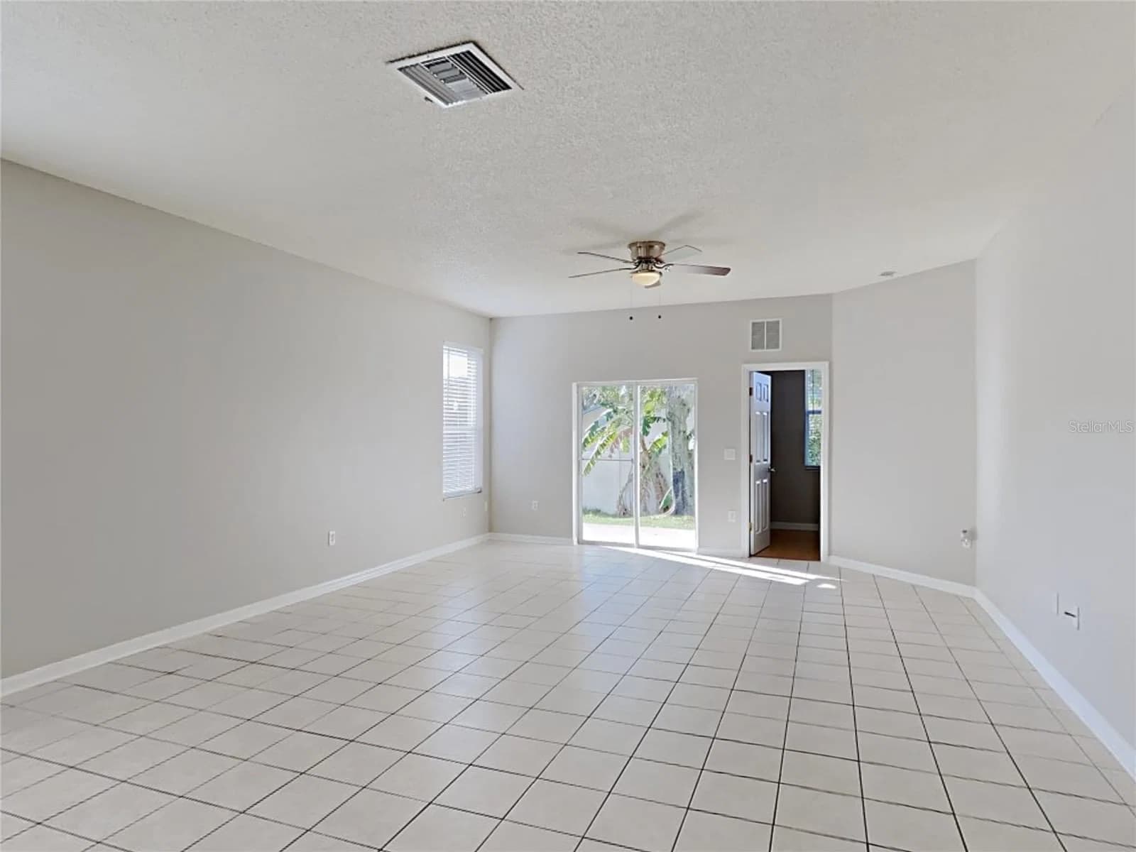 Photo 4 of 5707 VISTA LINDA Drive