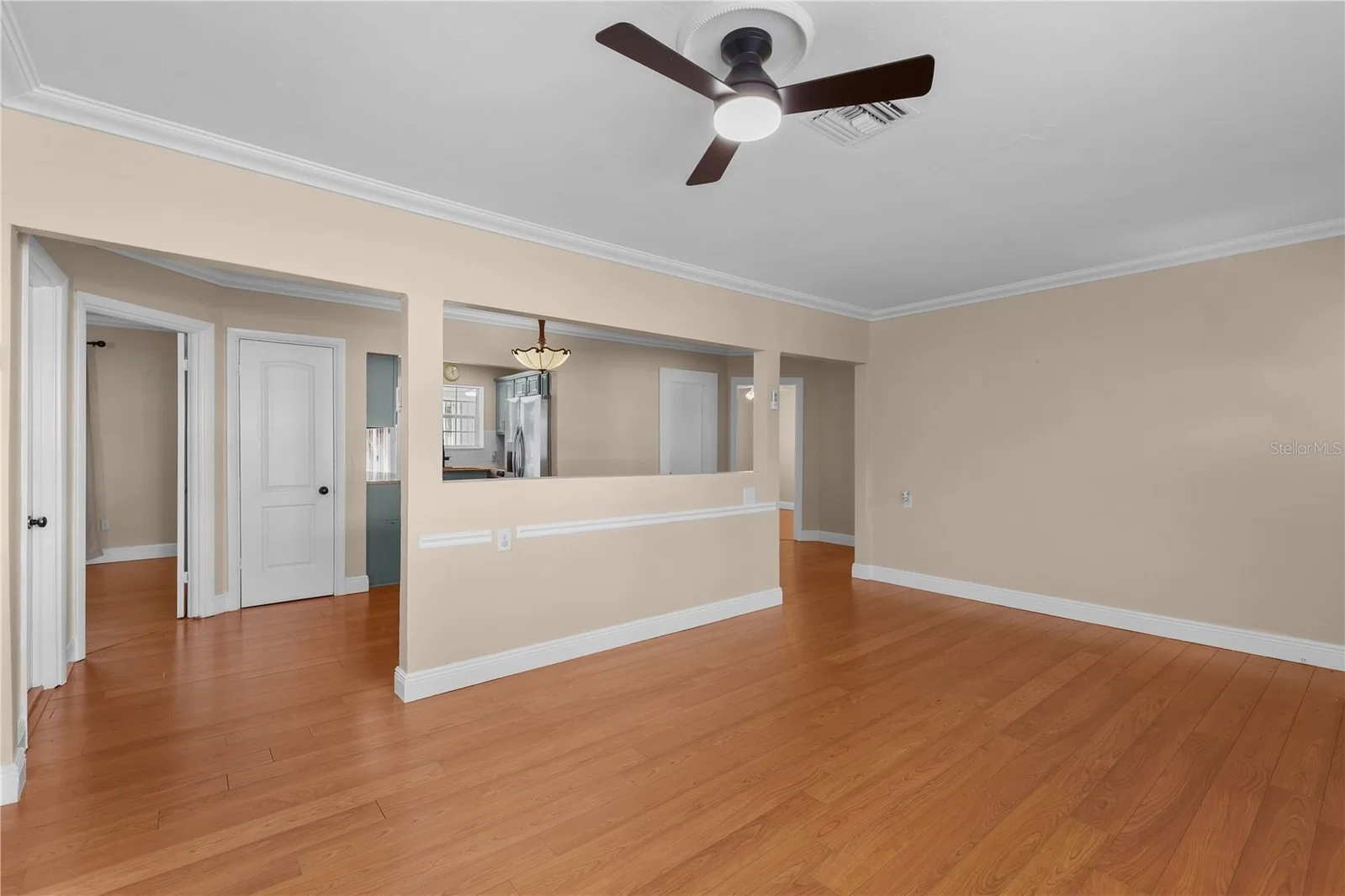 Photo 5 of 2476 EUCLID Avenue