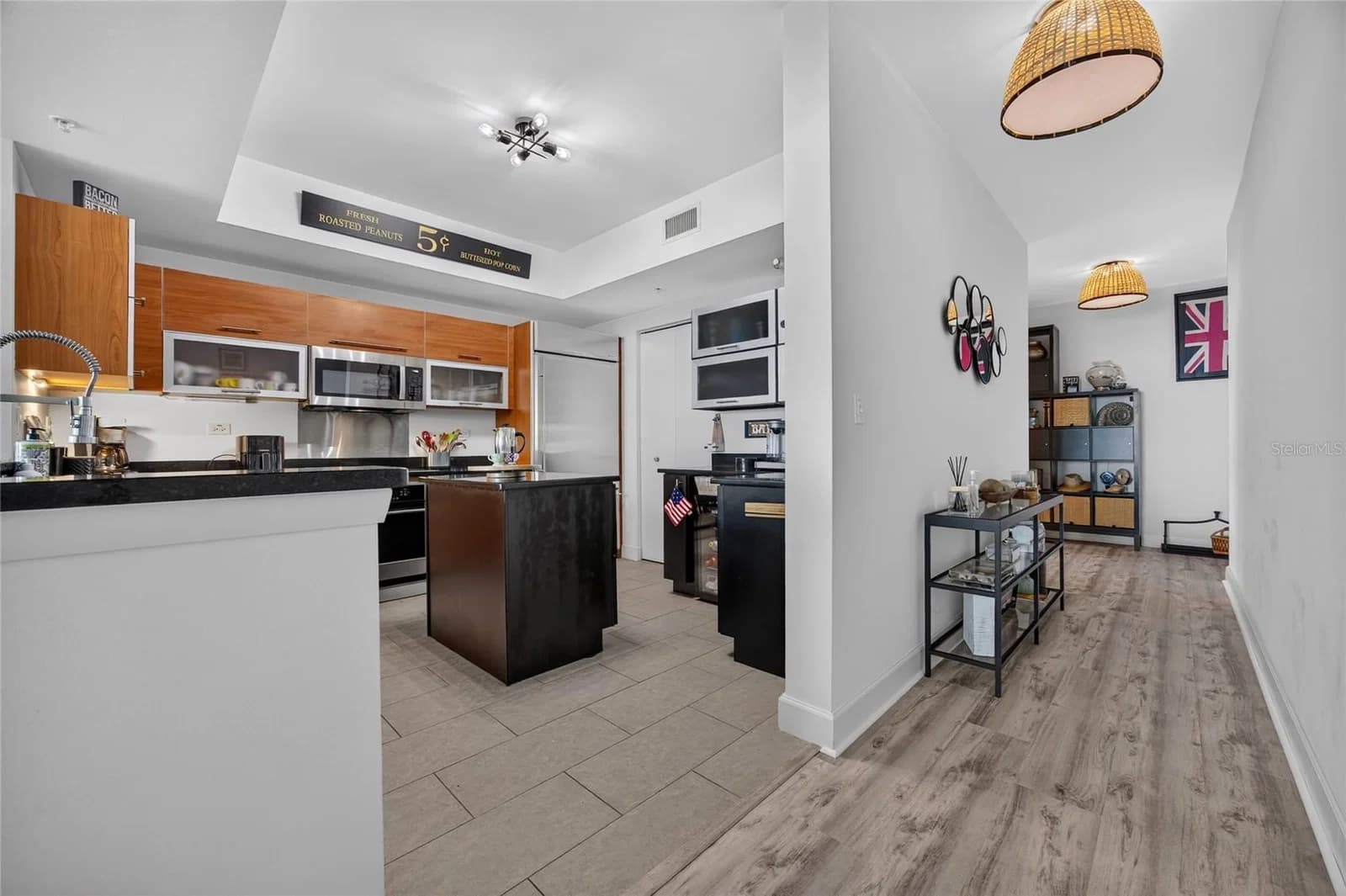 Photo 4 of 3000 OASIS GRAND Boulevard #1007