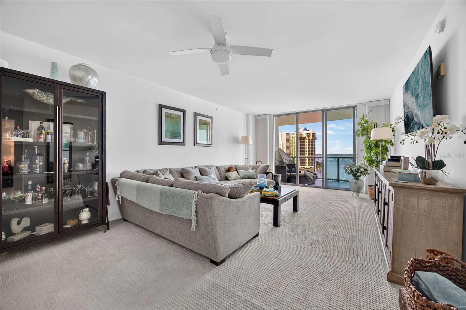 Photo 5 of 3000 OASIS GRAND Boulevard #1007