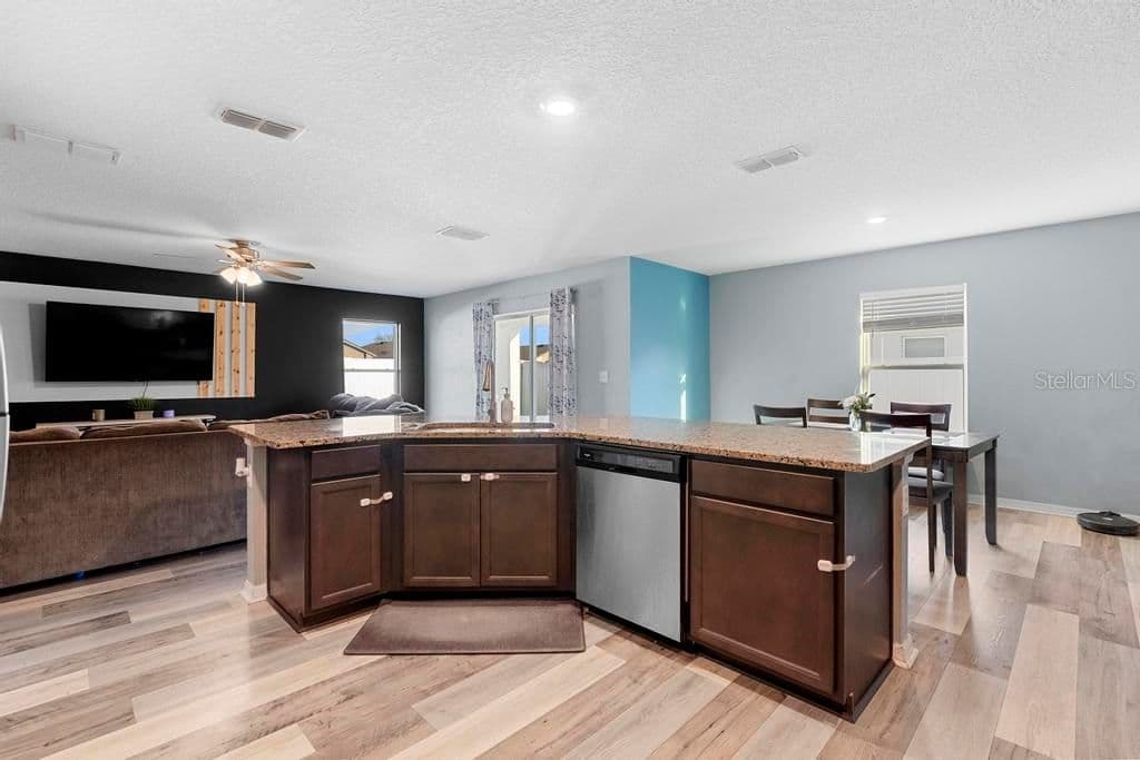 Photo 5 of 440 KENSINGTON VIEW