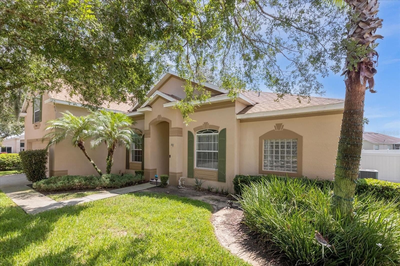 100 HOLLYBROOK
