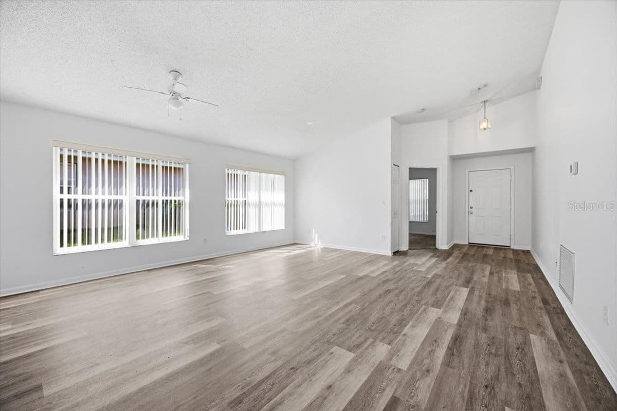Photo 4 of 15702 BAY VISTA