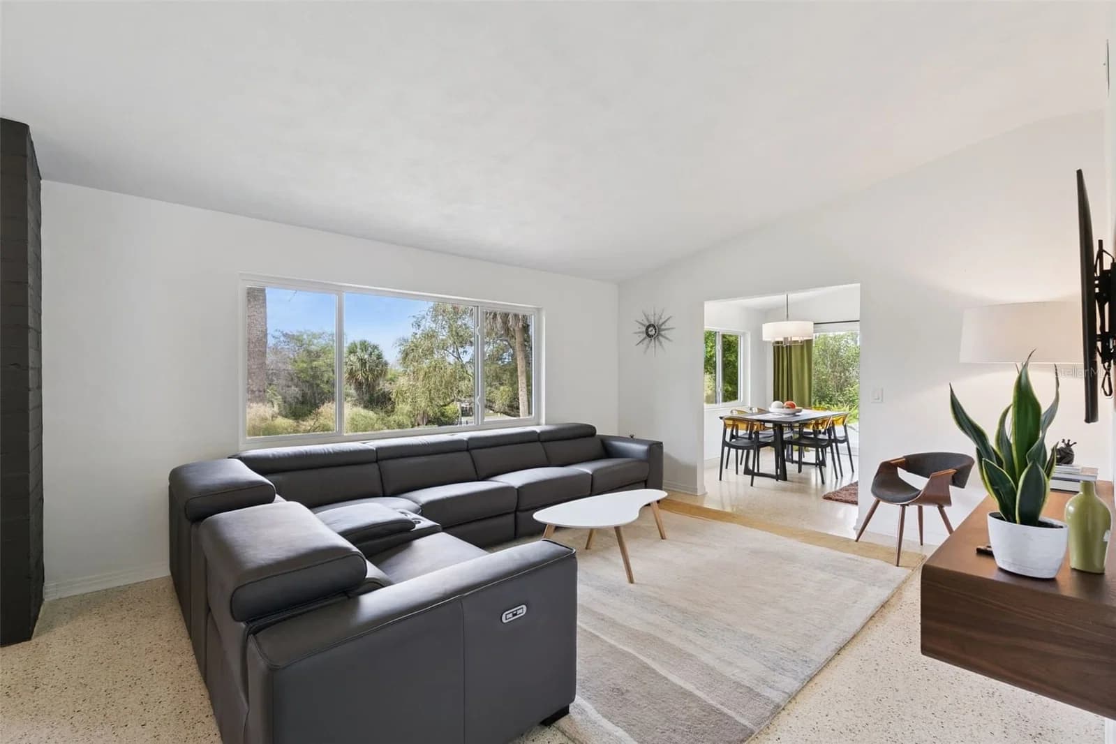 Photo 4 of 10426 LAKESHORE Drive