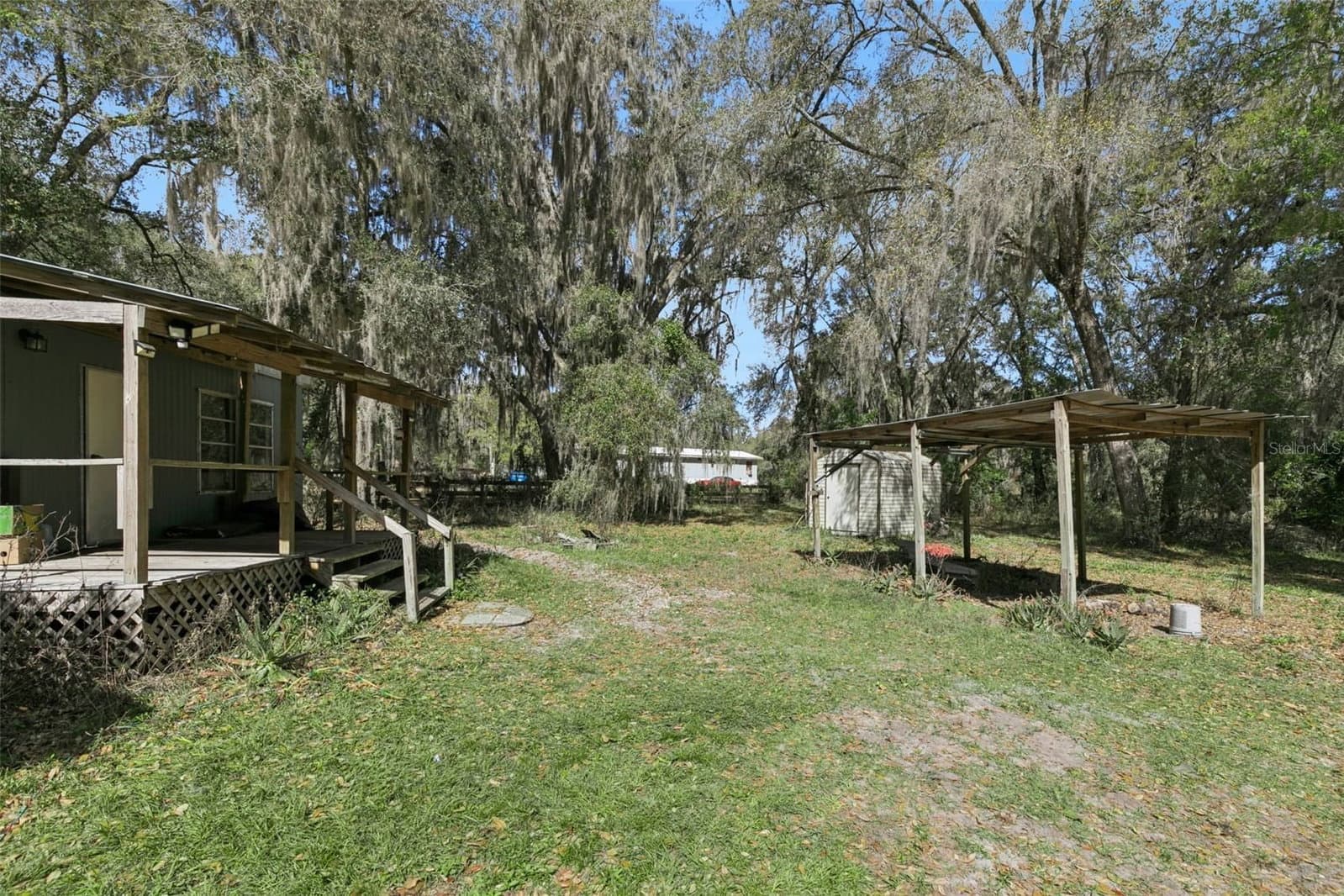 Photo 4 of 15527 TROUSDALE