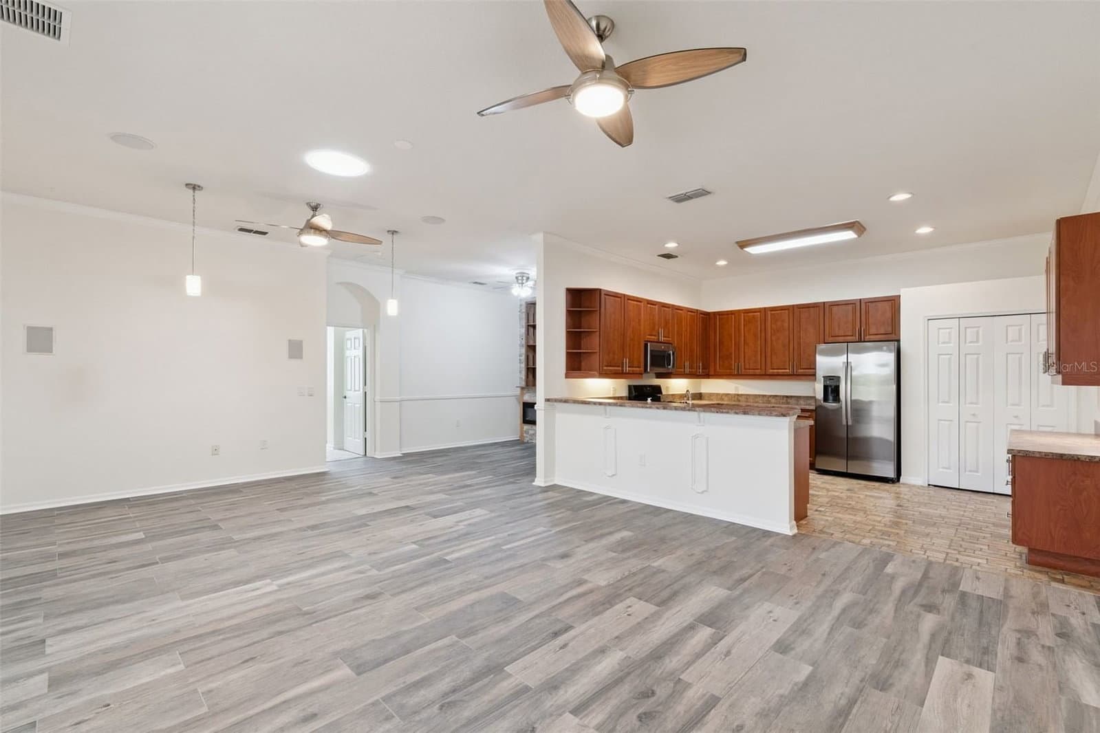 813 SUMMIT GREENS