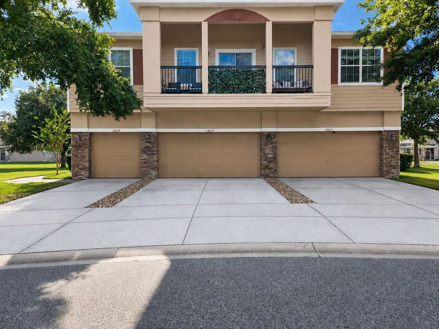 15625 BOGGY OAK