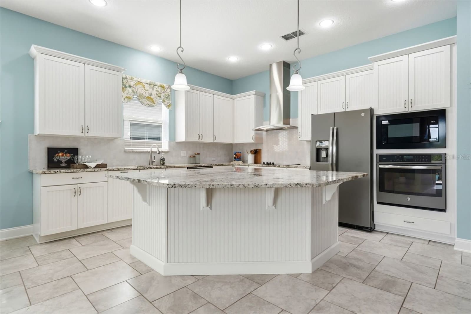 16716 ABBEY HILL