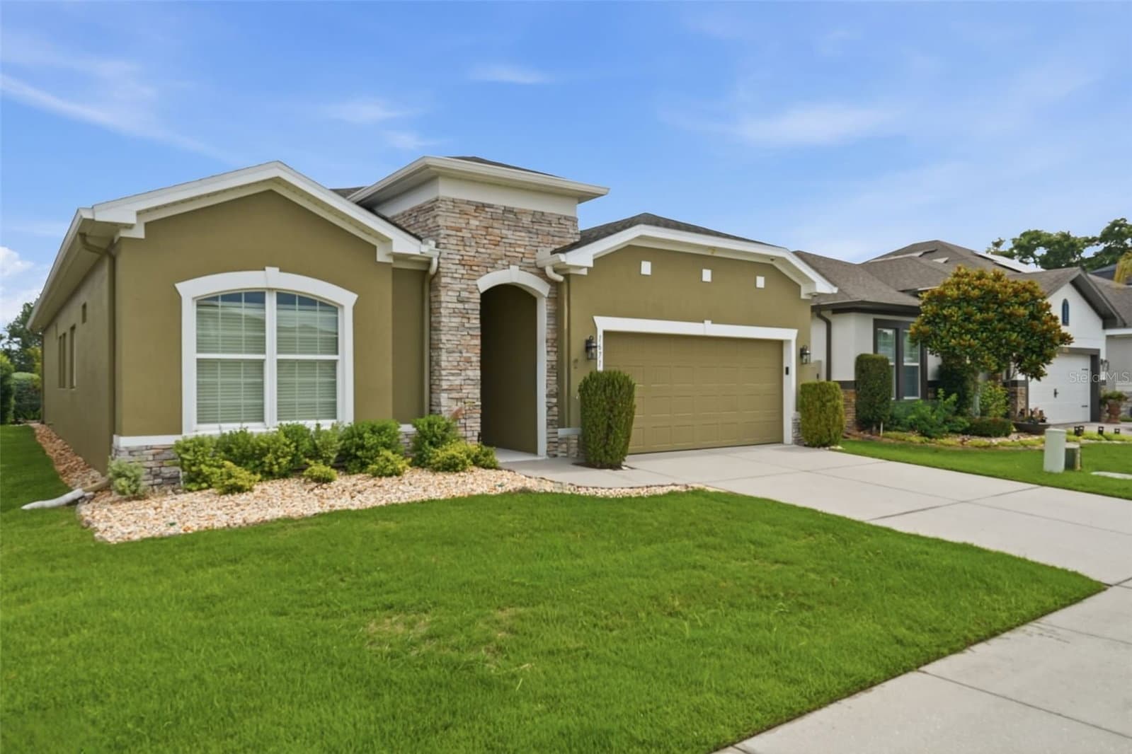 16716 ABBEY HILL